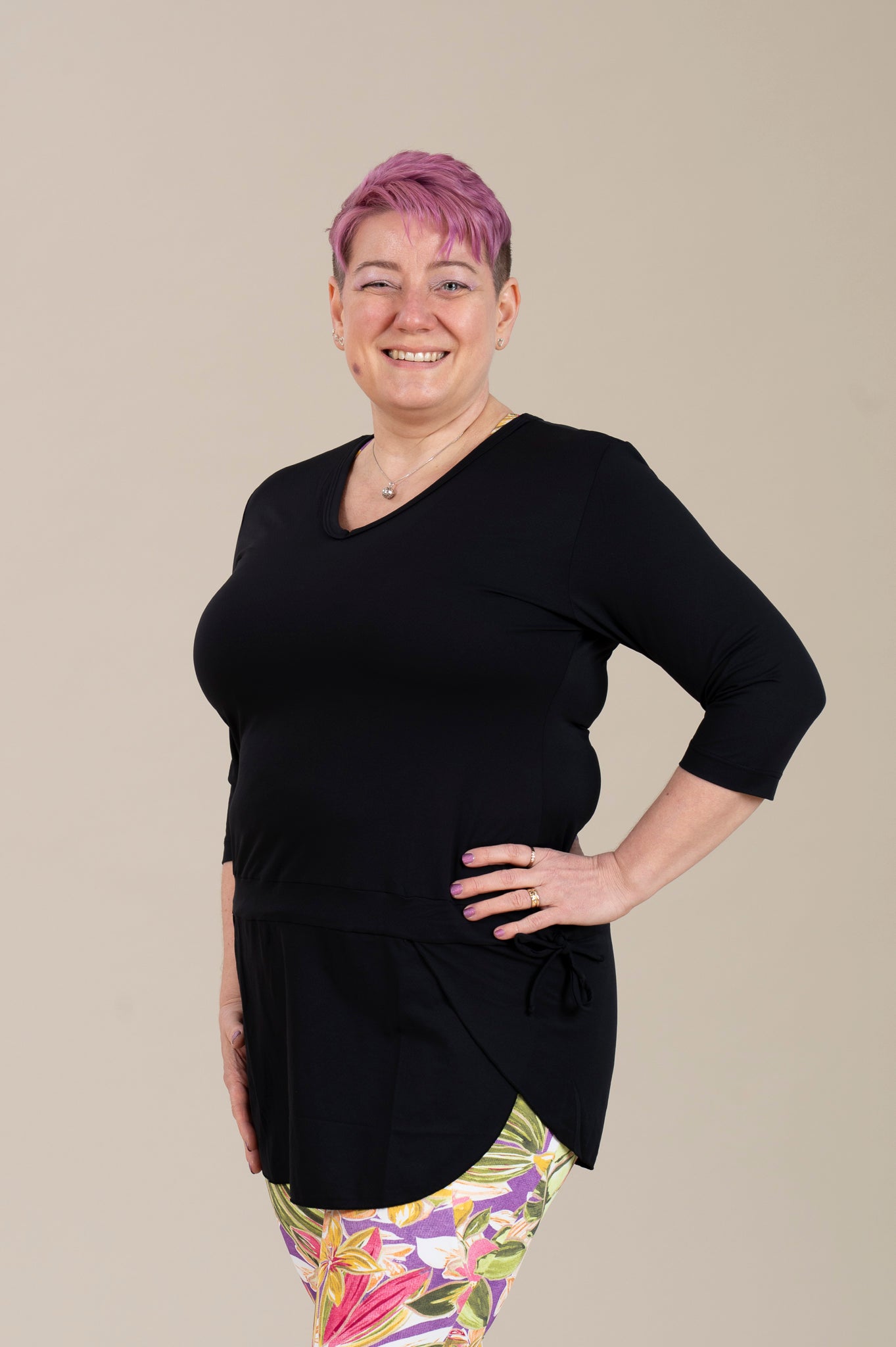 Paitamekko Johanna - musta