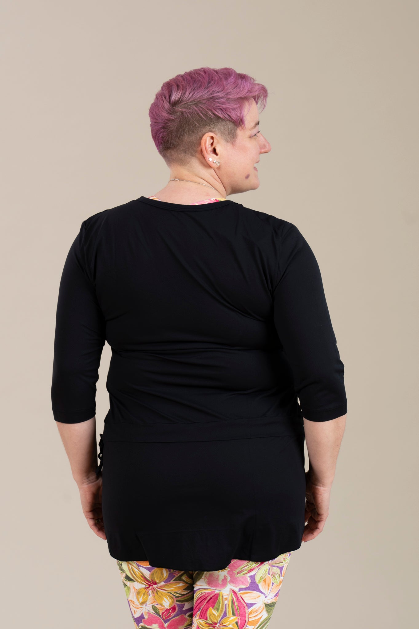 Paitamekko Johanna - musta