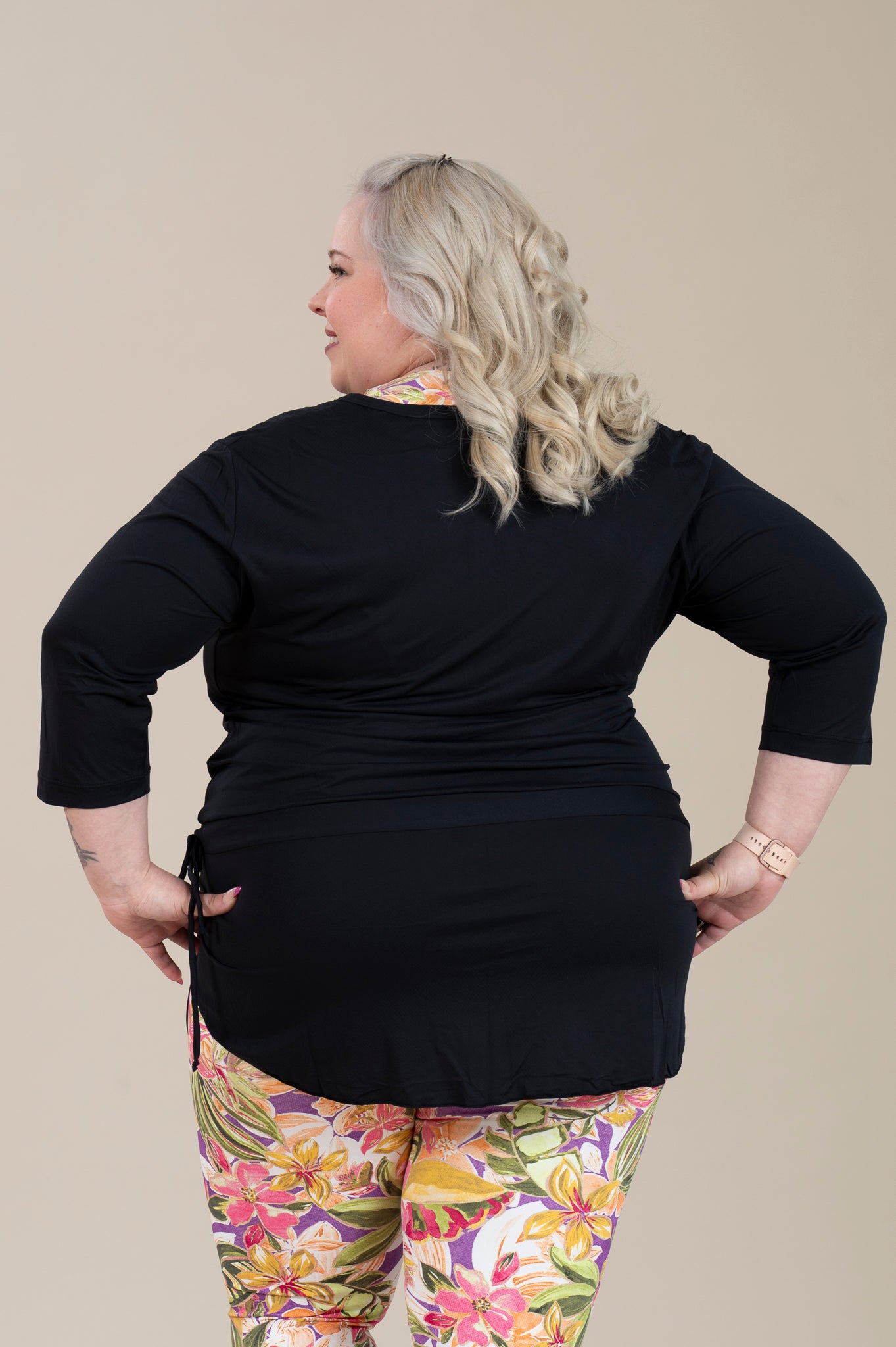 Paitamekko Johanna - musta