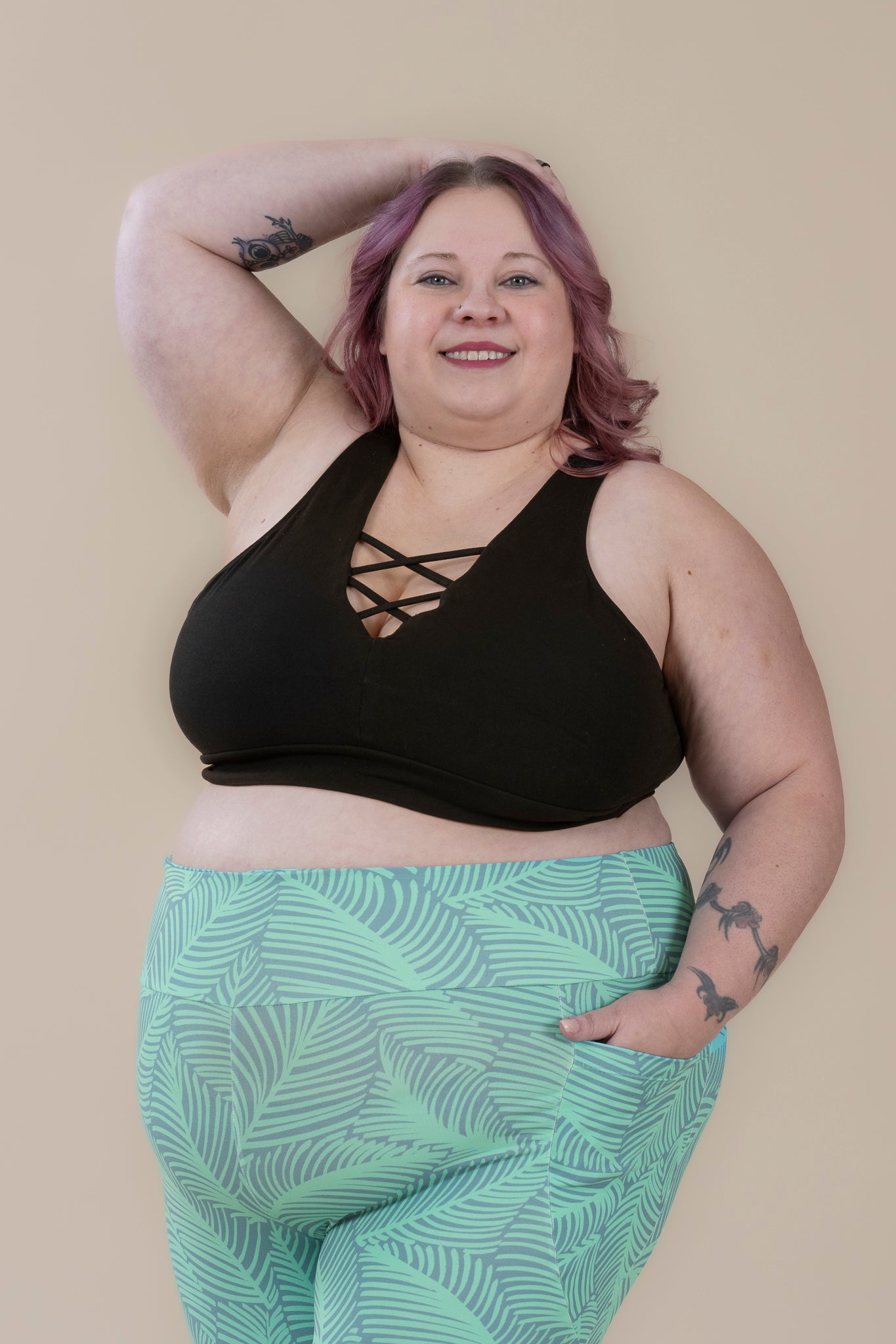 BomBom mukava urheilutoppi plus size musta