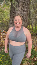 Lataa video gallerian katseluohjelmaan Treenitoppi SUPLEX® Upbeat Mesh Grey
